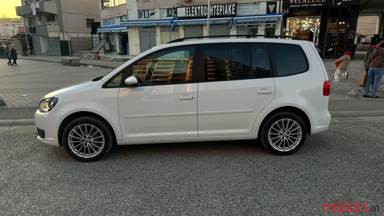 2012' Volkswagen Touran photo #5