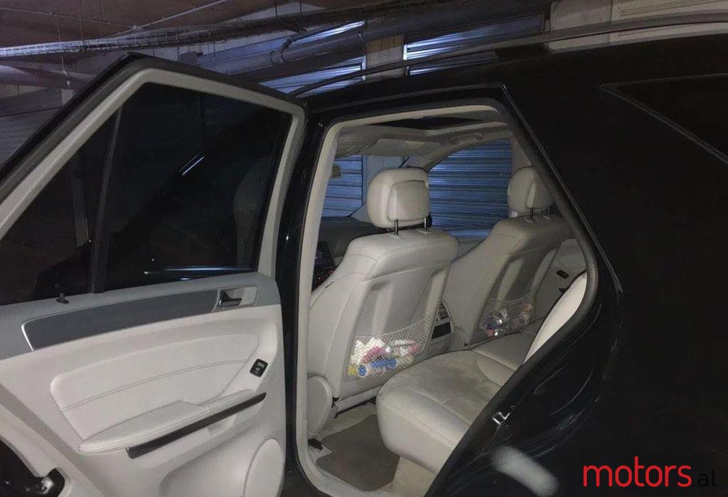 2009' Mercedes-Benz ML 320 photo #2