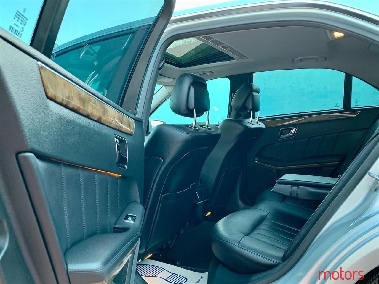 2010' Mercedes-Benz E 220 photo #6