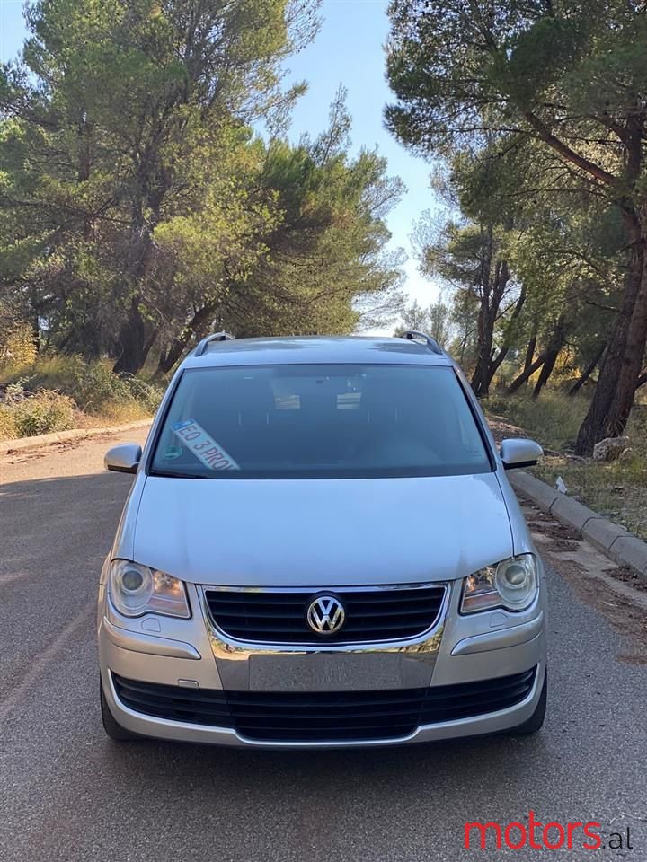 2007' Volkswagen Touran photo #5