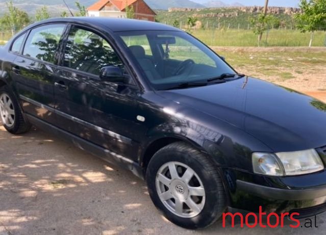 2000' Volkswagen Passat photo #1