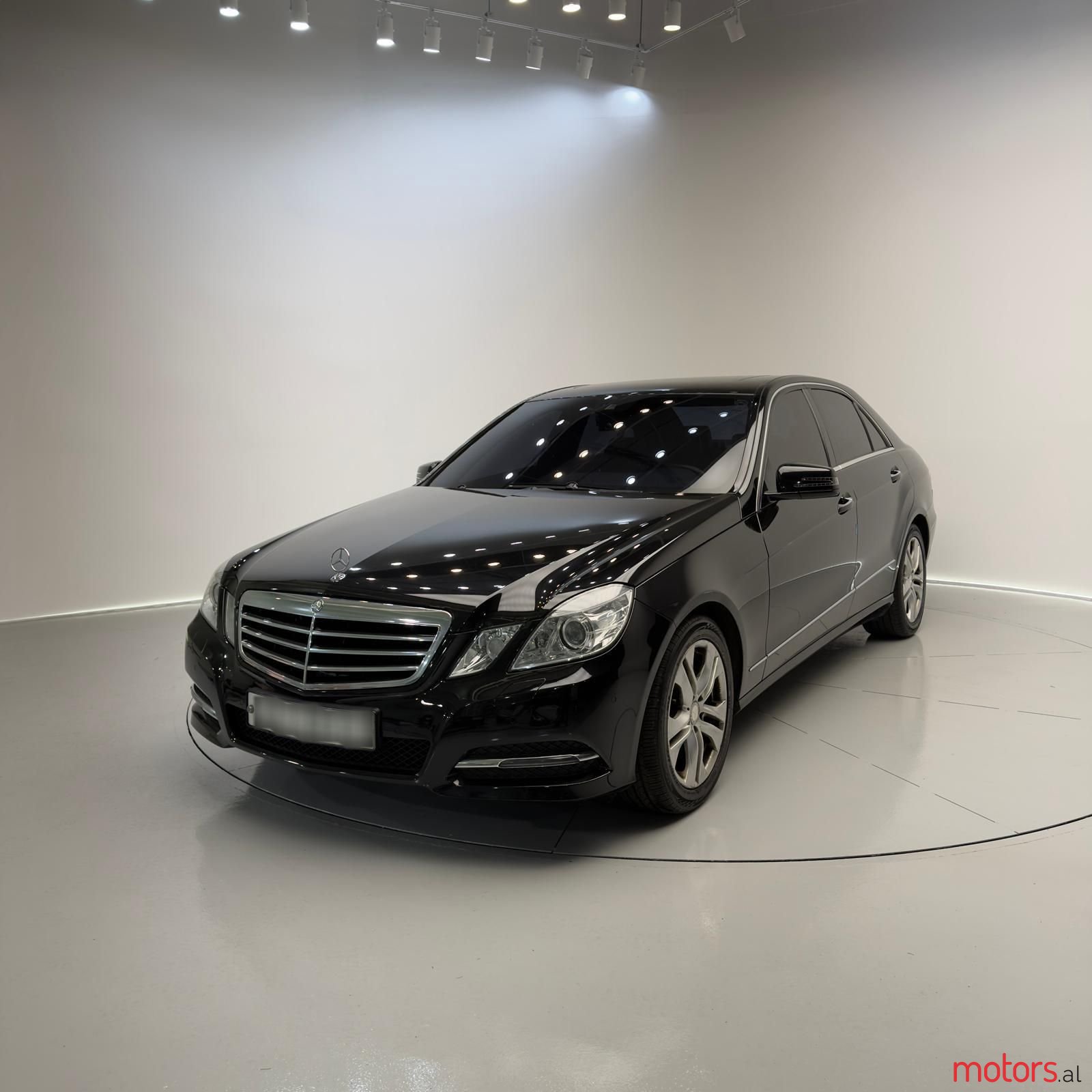 2012' Mercedes-Benz E 220 photo #1