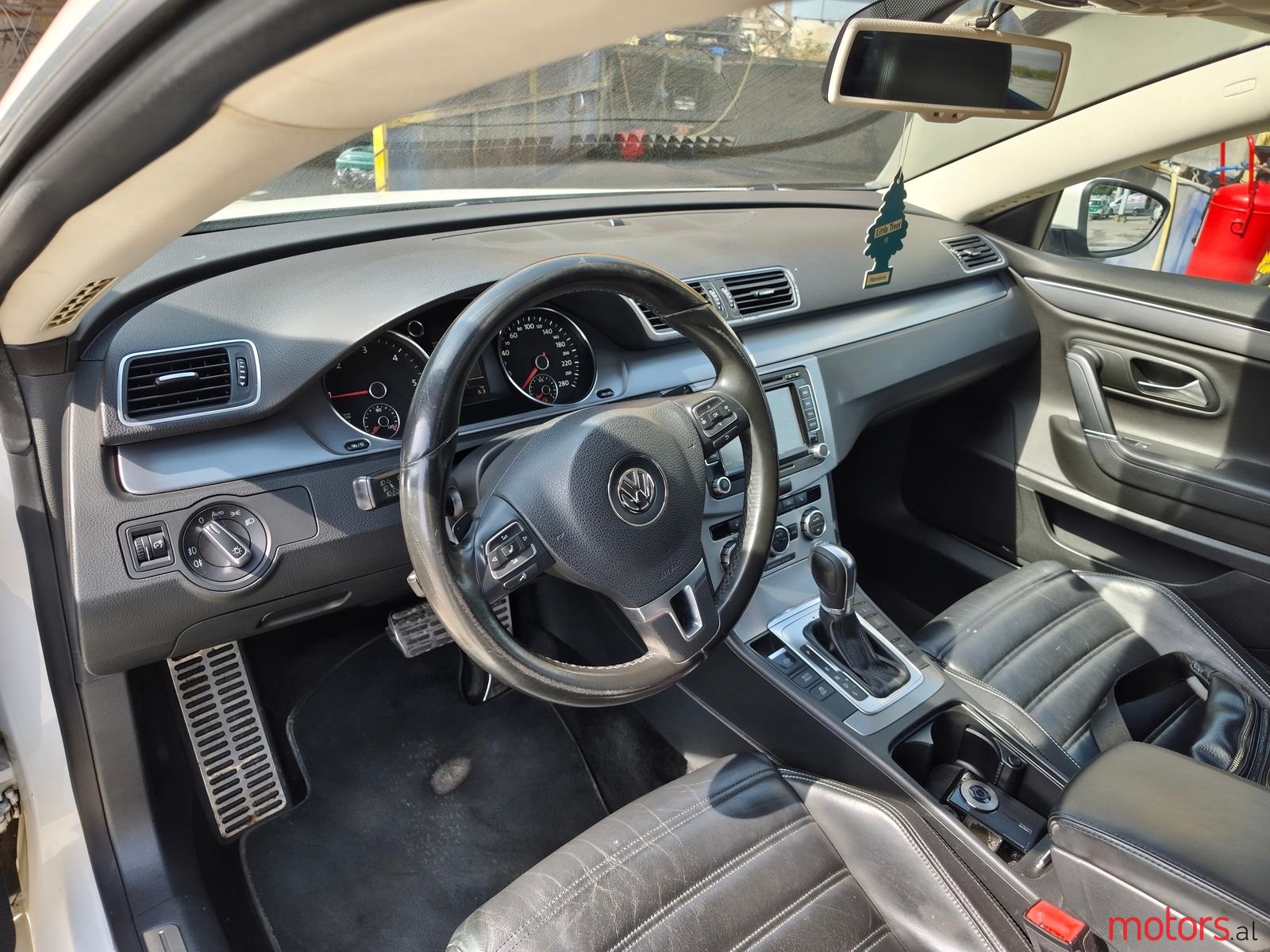 2013' Volkswagen Passat photo #4