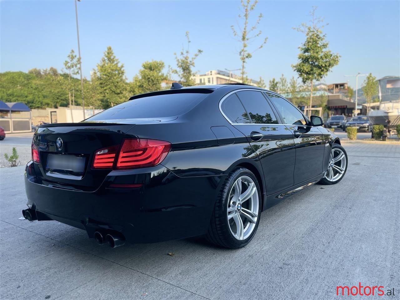 2011' BMW 528 photo #5