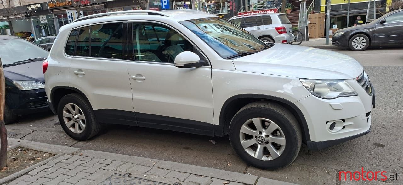 2009' Volkswagen Tiguan photo #1