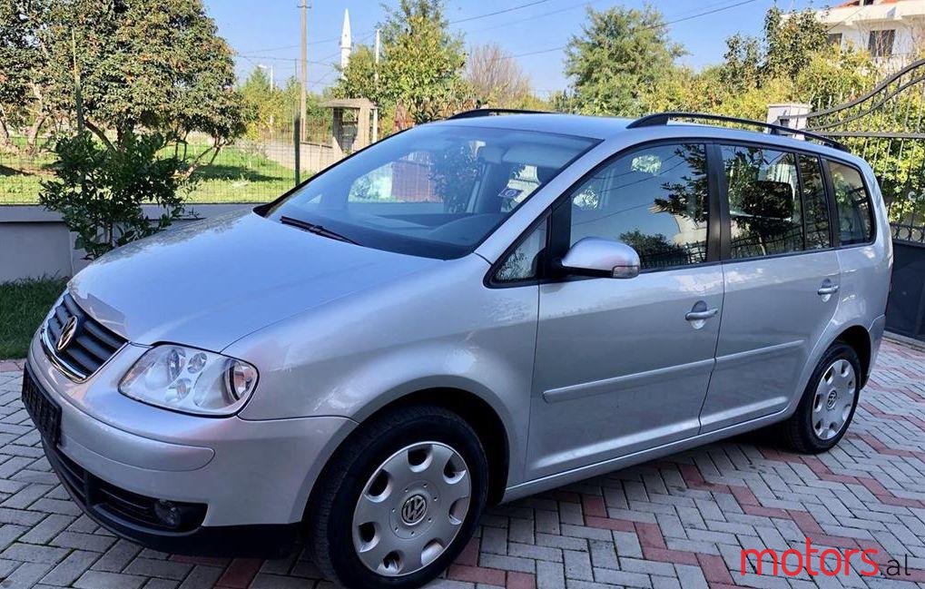 2005' Volkswagen Touran photo #1
