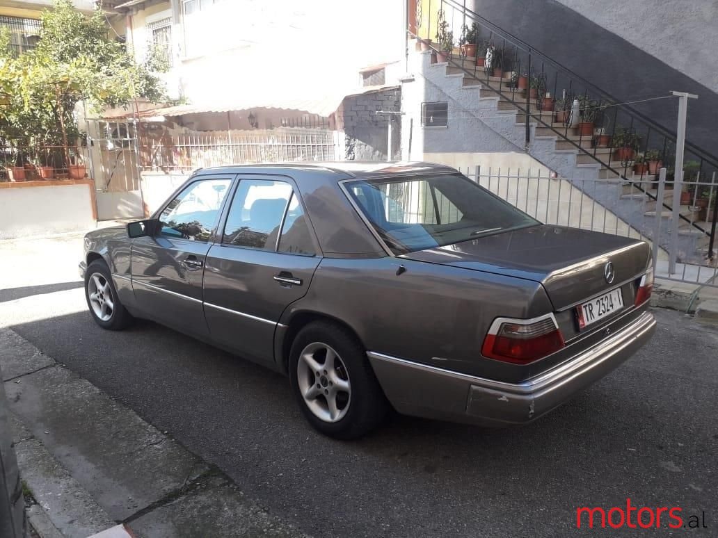 1993' Mercedes-Benz 200 photo #2