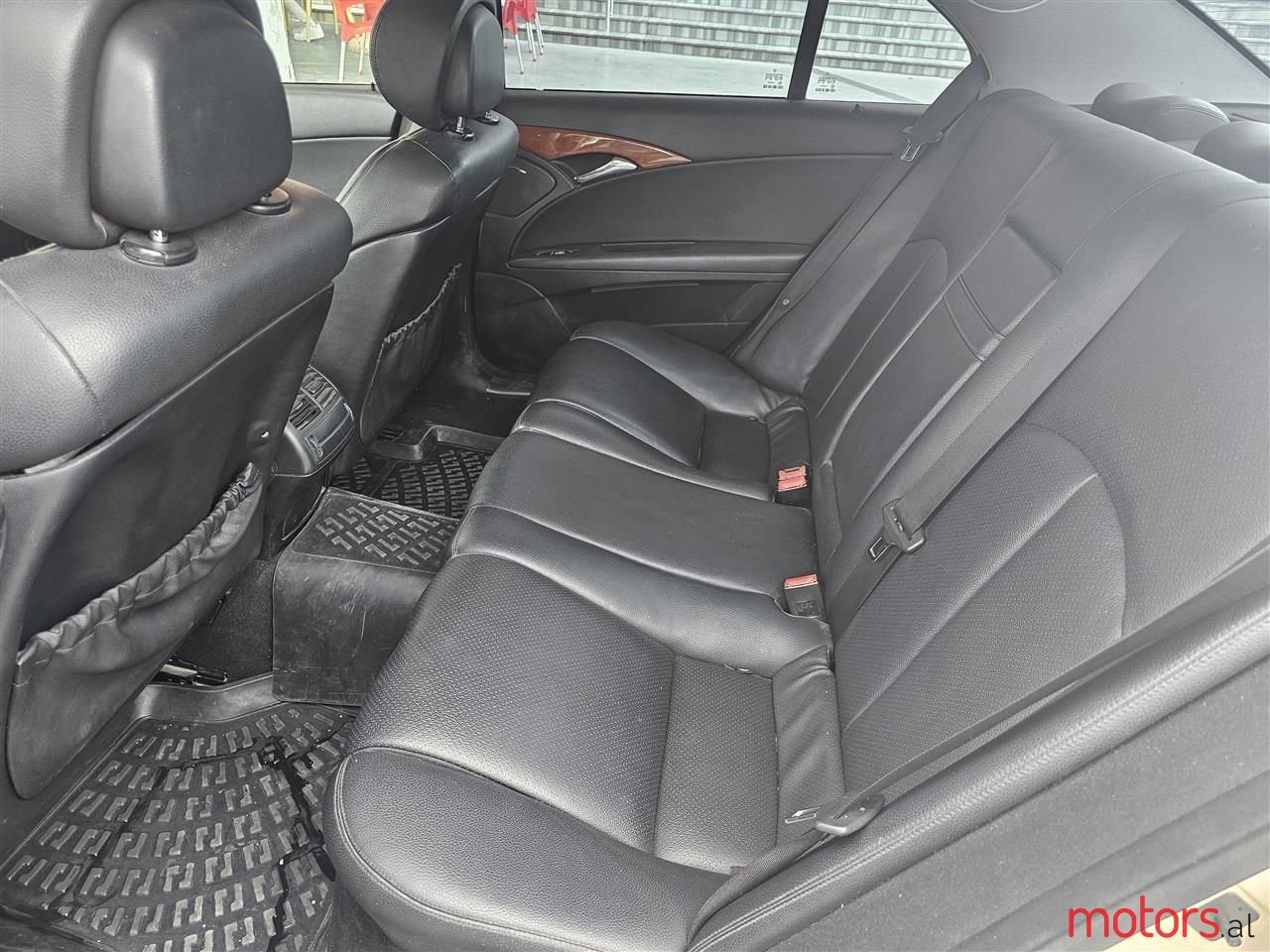 2009' Mercedes-Benz E 200 photo #6