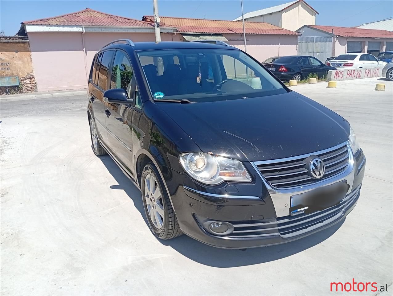 2008' Volkswagen Touran photo #3