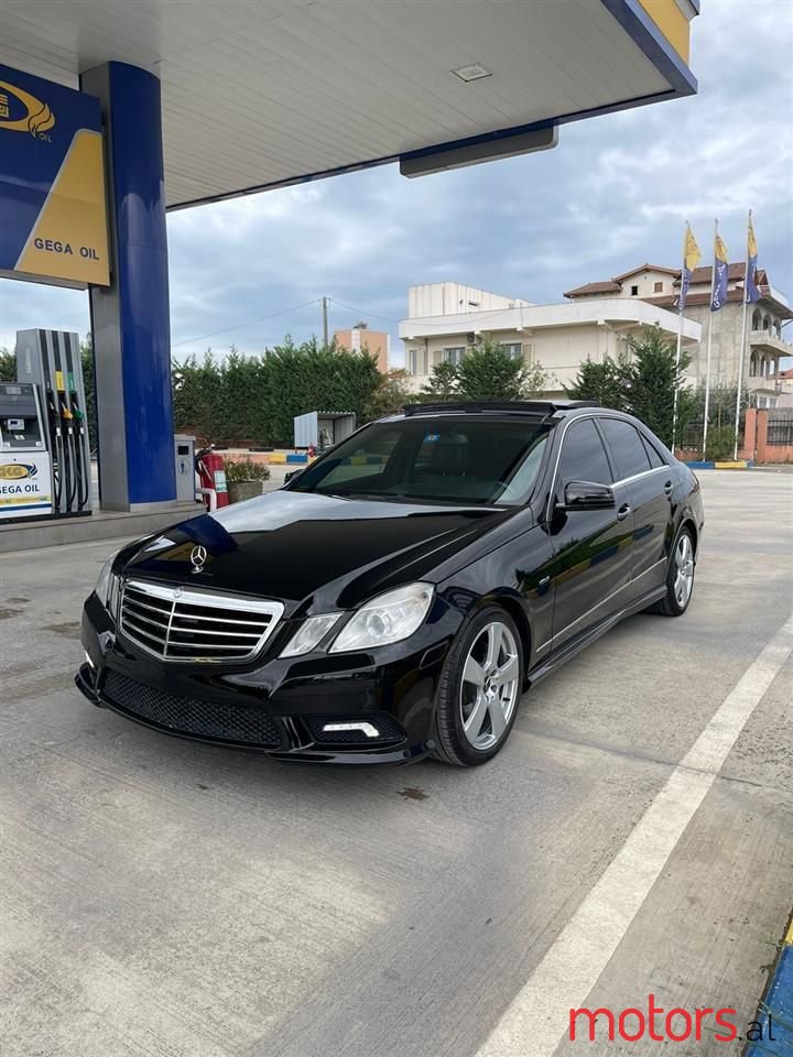 2011' Mercedes-Benz E 350 photo #1