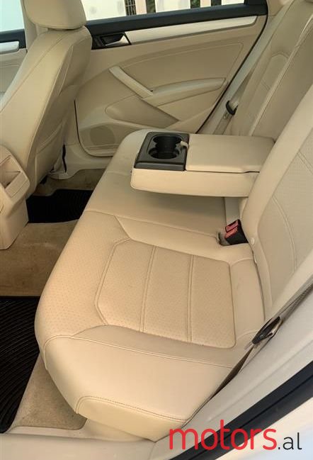 2012' Volkswagen Passat photo #2