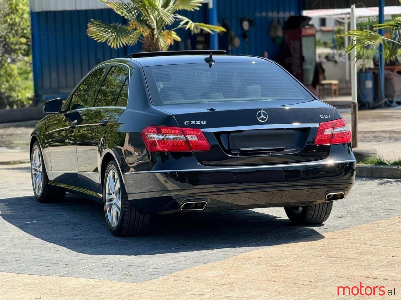 2012' Mercedes-Benz E 220 photo #5
