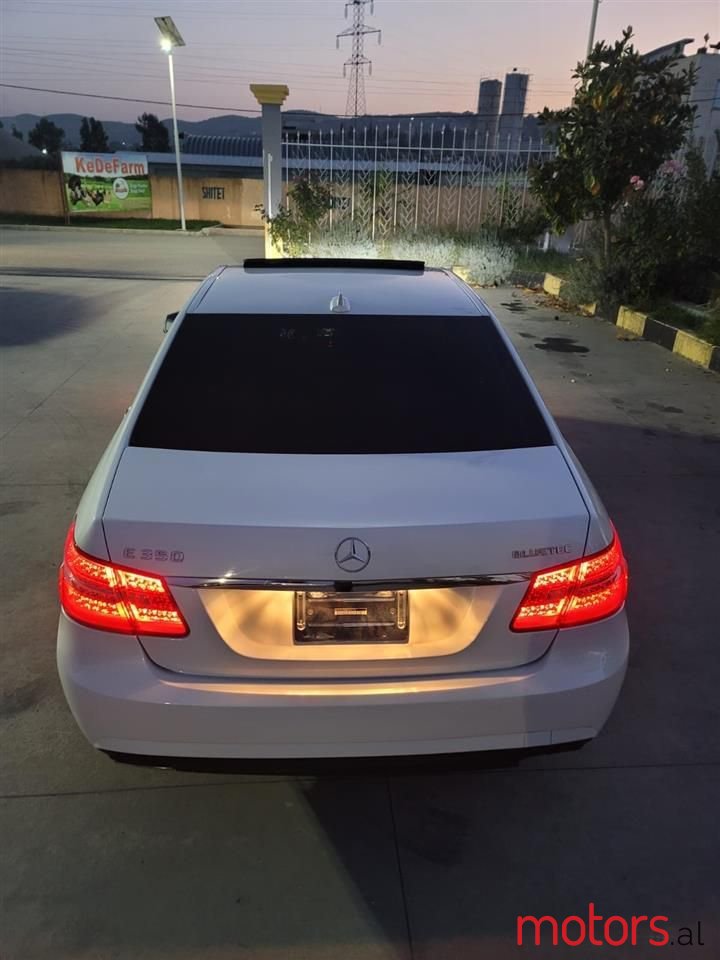 2011' Mercedes-Benz E 350 photo #5