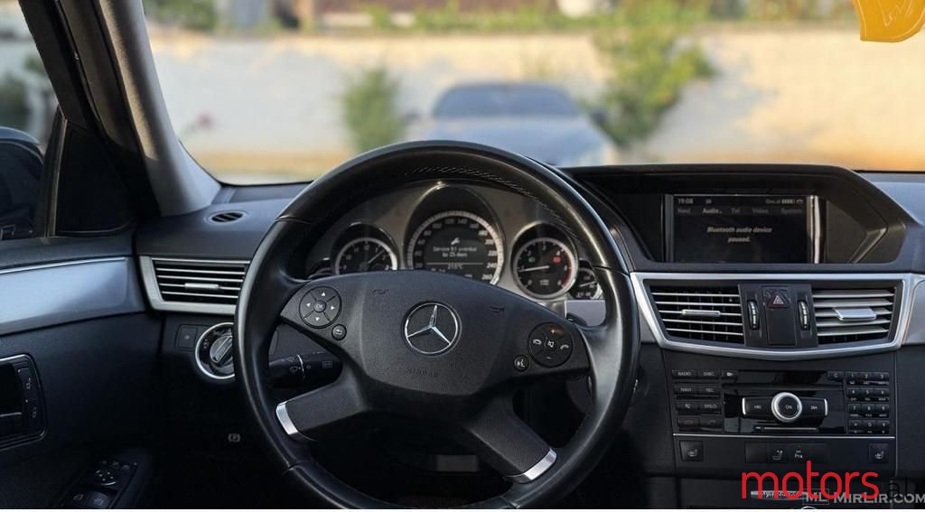 2011' Mercedes-Benz 220 photo #6