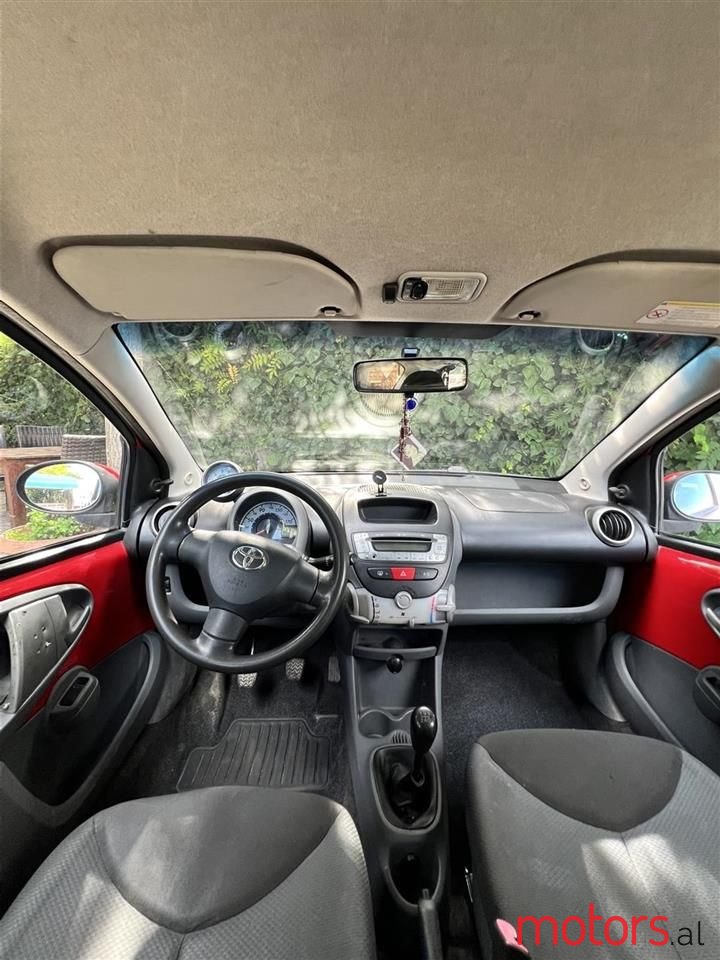 2006' Toyota Aygo photo #1