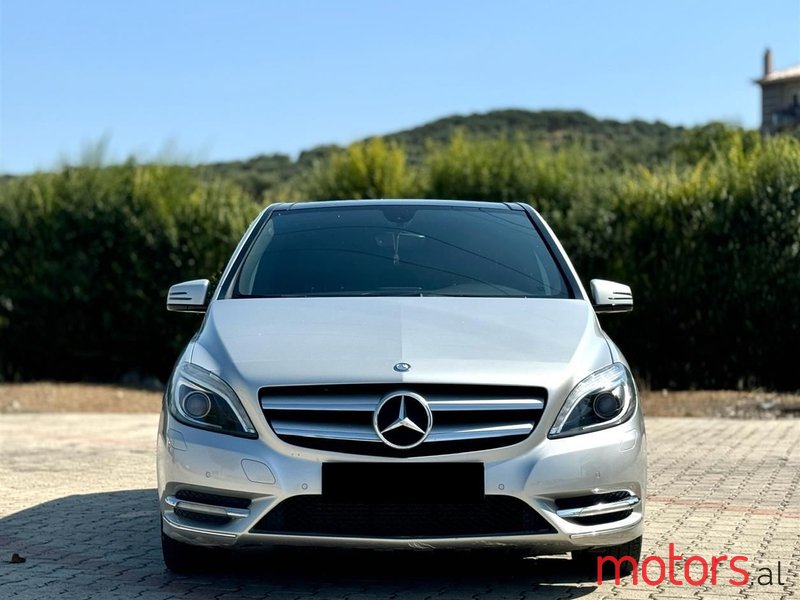 2013' Mercedes-Benz B 200 photo #1