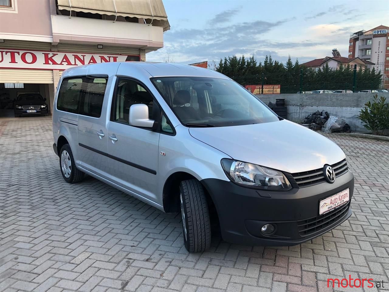 2011' Volkswagen Caddy photo #2