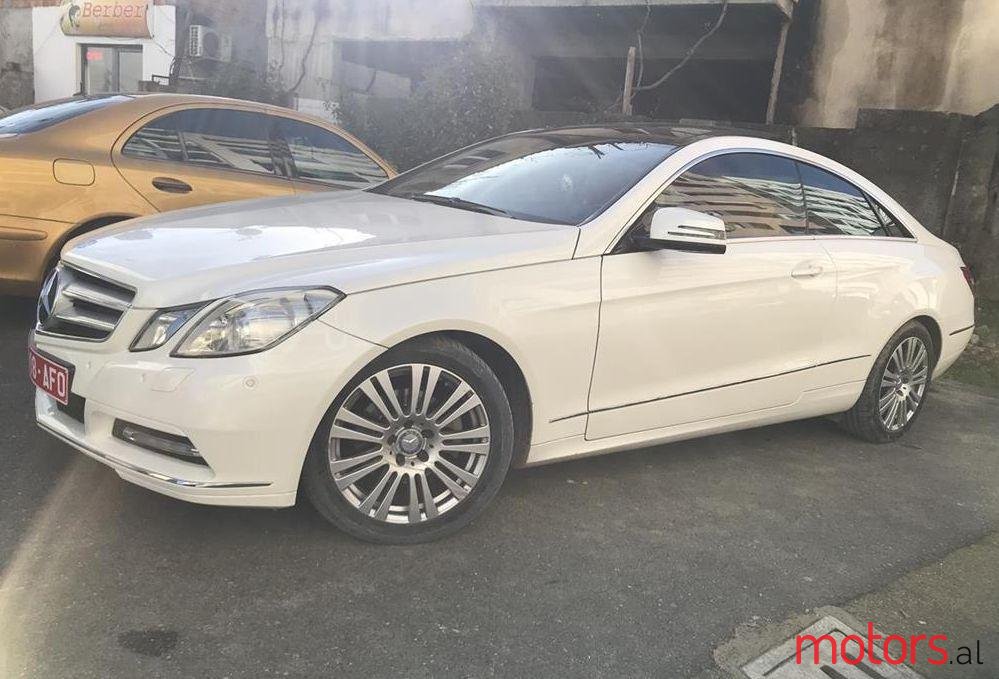 2012' Mercedes-Benz E 220 photo #2