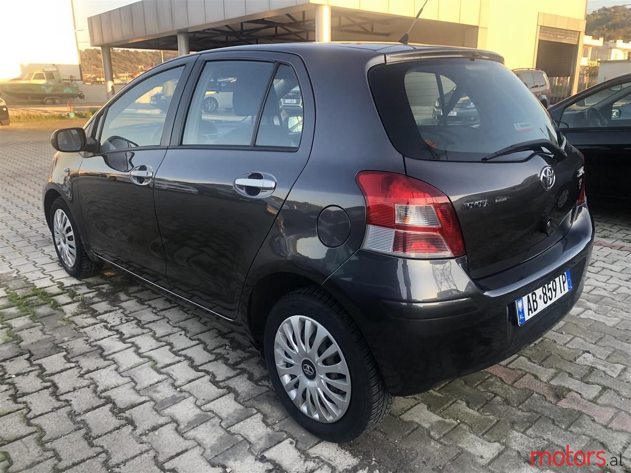 2010' Toyota Yaris photo #5