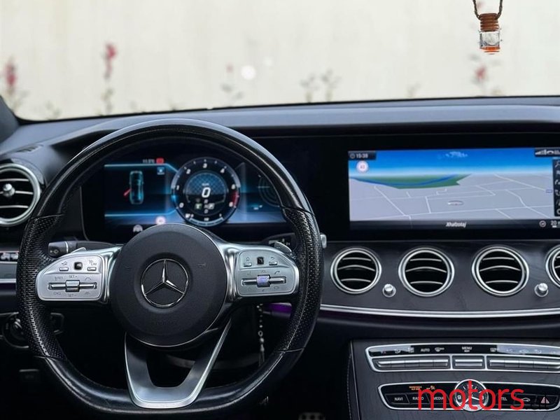2019' Mercedes-Benz E 400 photo #4