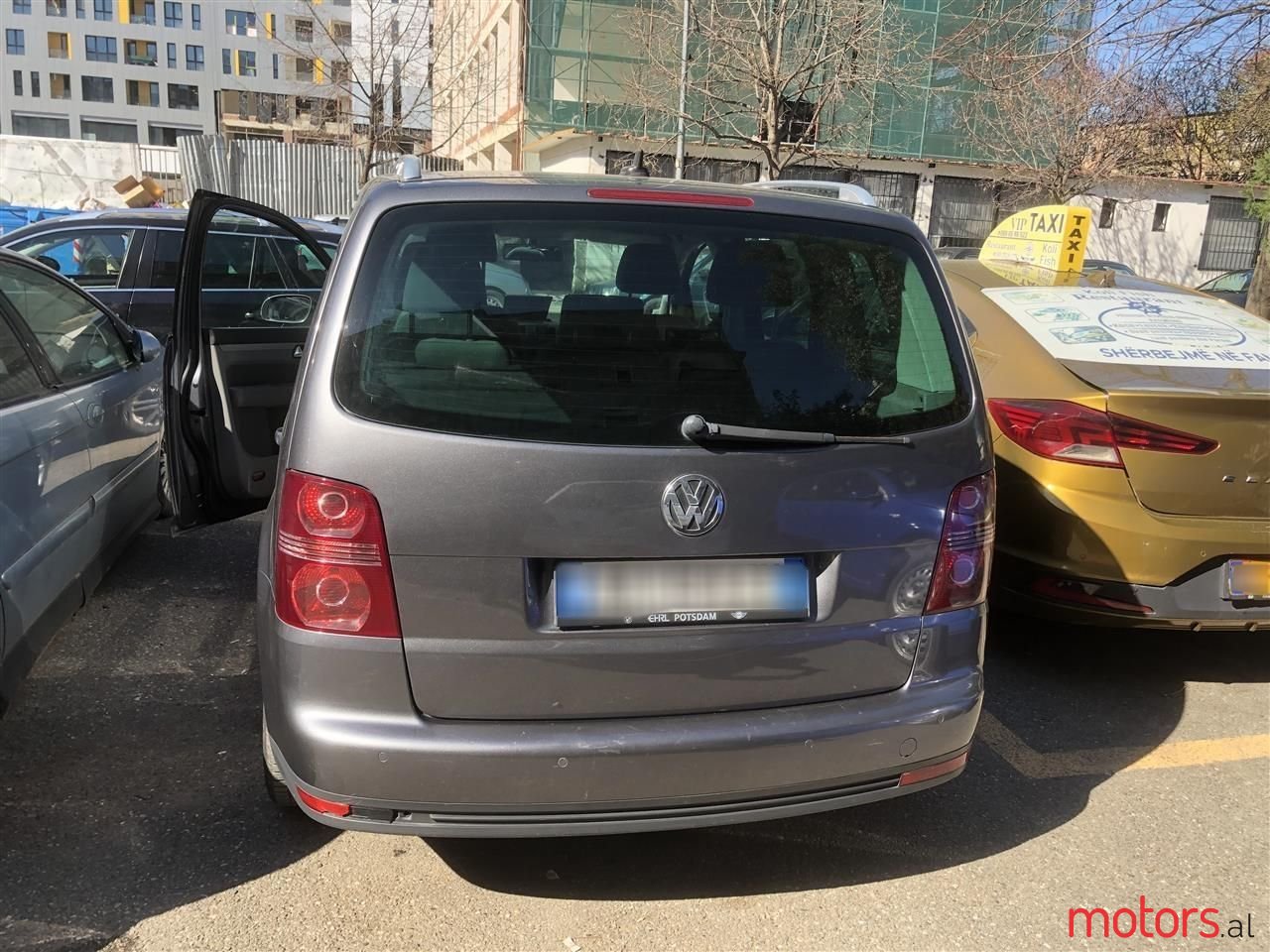 2007' Volkswagen Touran photo #3