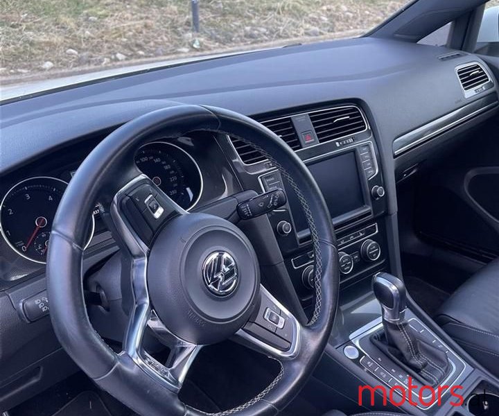 2014' Volkswagen Golf photo #4