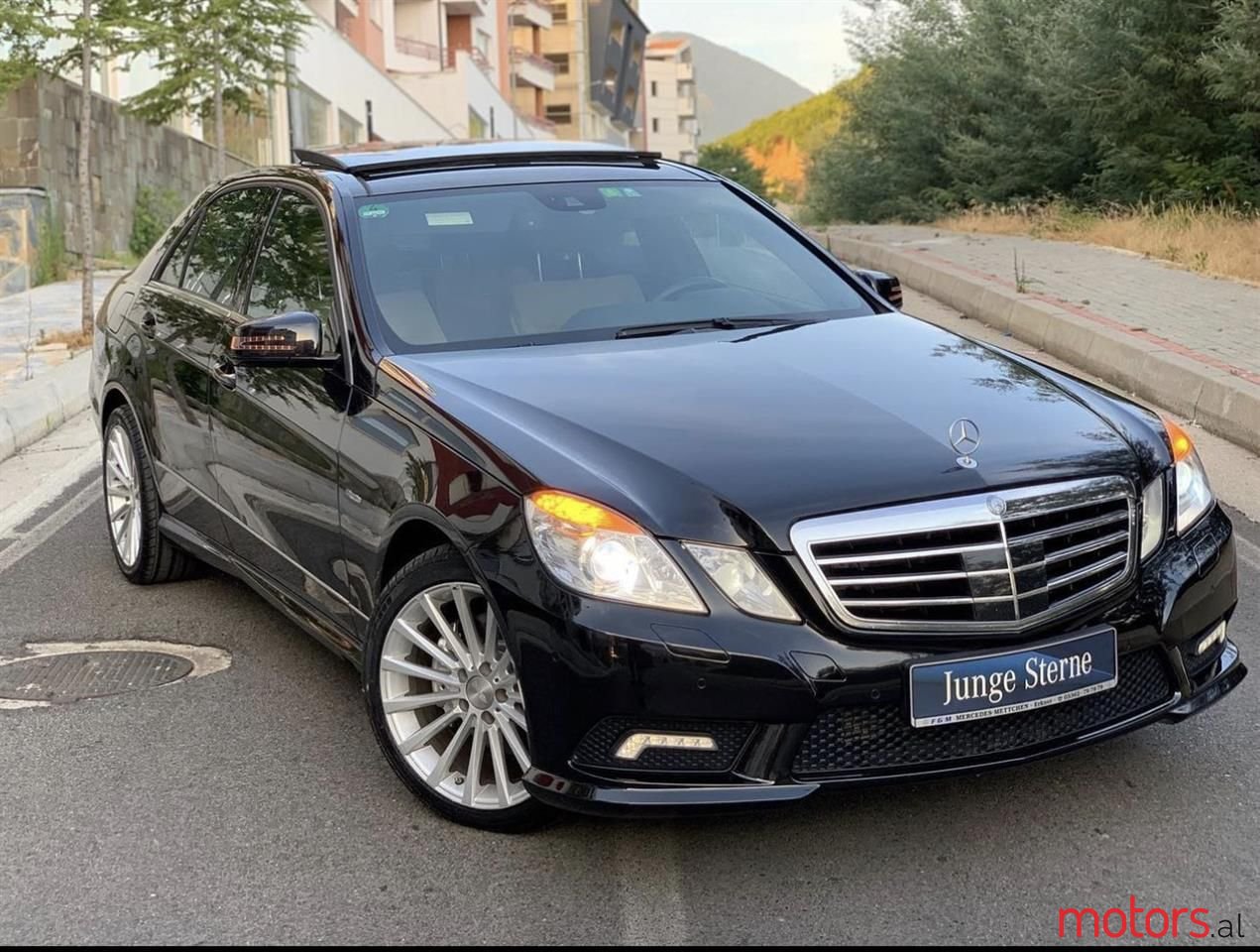2011' Mercedes-Benz E 350 photo #1