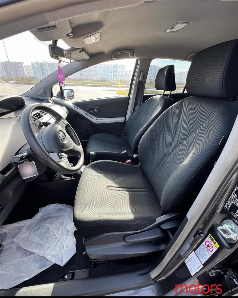 2010' Toyota Yaris photo #3