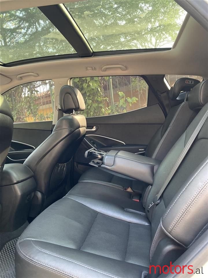 2012' Hyundai Santa Fe photo #6