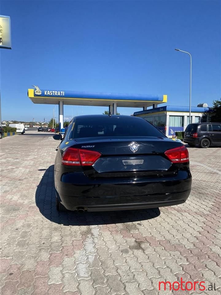 2012' Volkswagen Passat photo #4