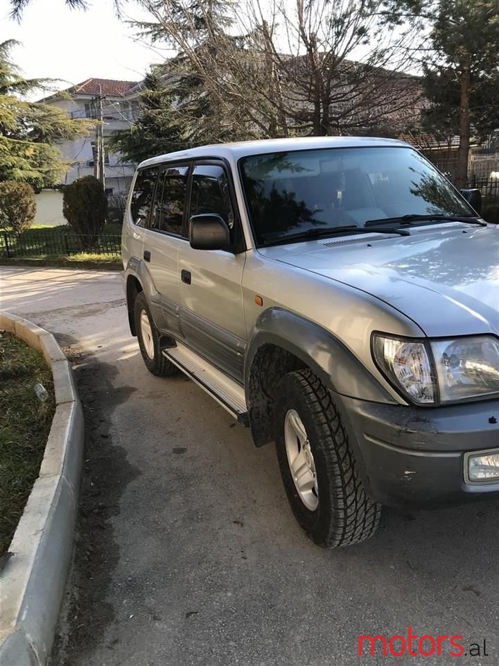 2001' Toyota Land Crusier photo #2