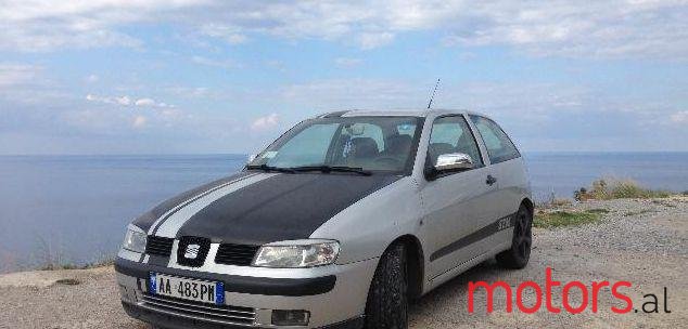 2002' SEAT Ibiza photo #1