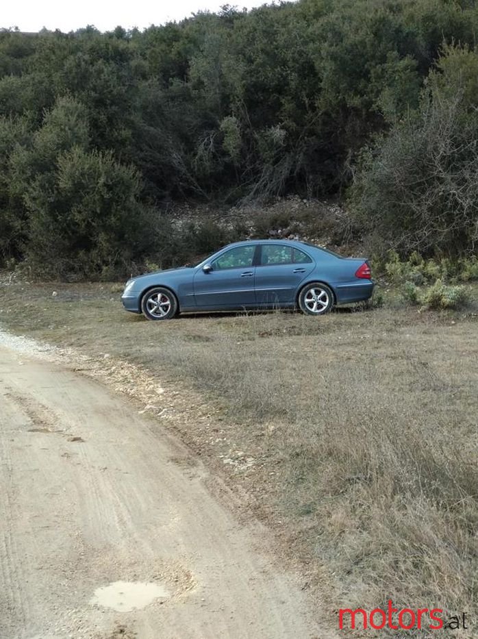 2005' Mercedes-Benz E 220 photo #1