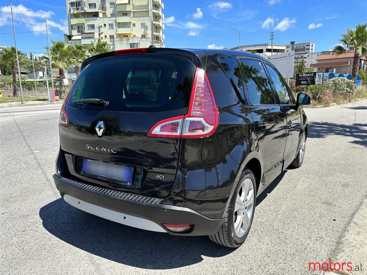 2011' Renault Scenic photo #2