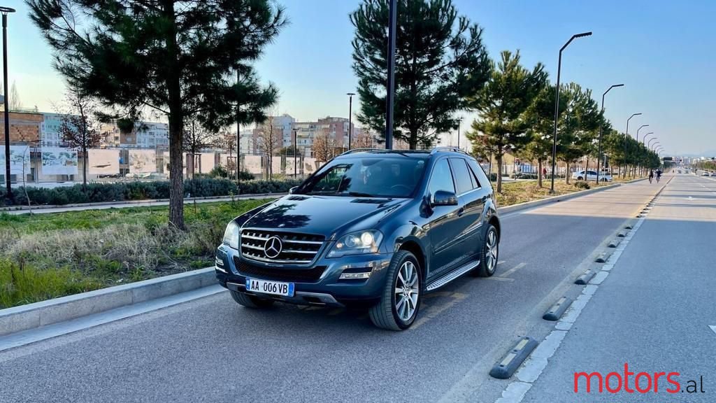 2012' Mercedes-Benz ML 350 photo #1