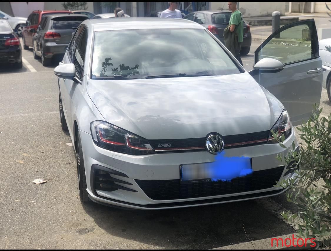 2018' Volkswagen Golf photo #3