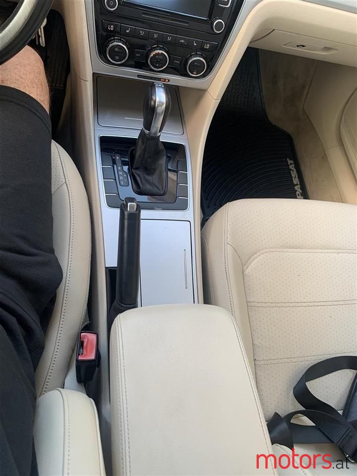 2012' Volkswagen Passat photo #6