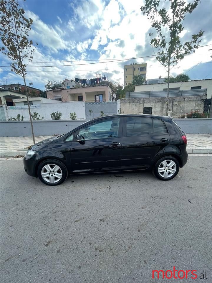 2009' Volkswagen Golf Plus photo #3