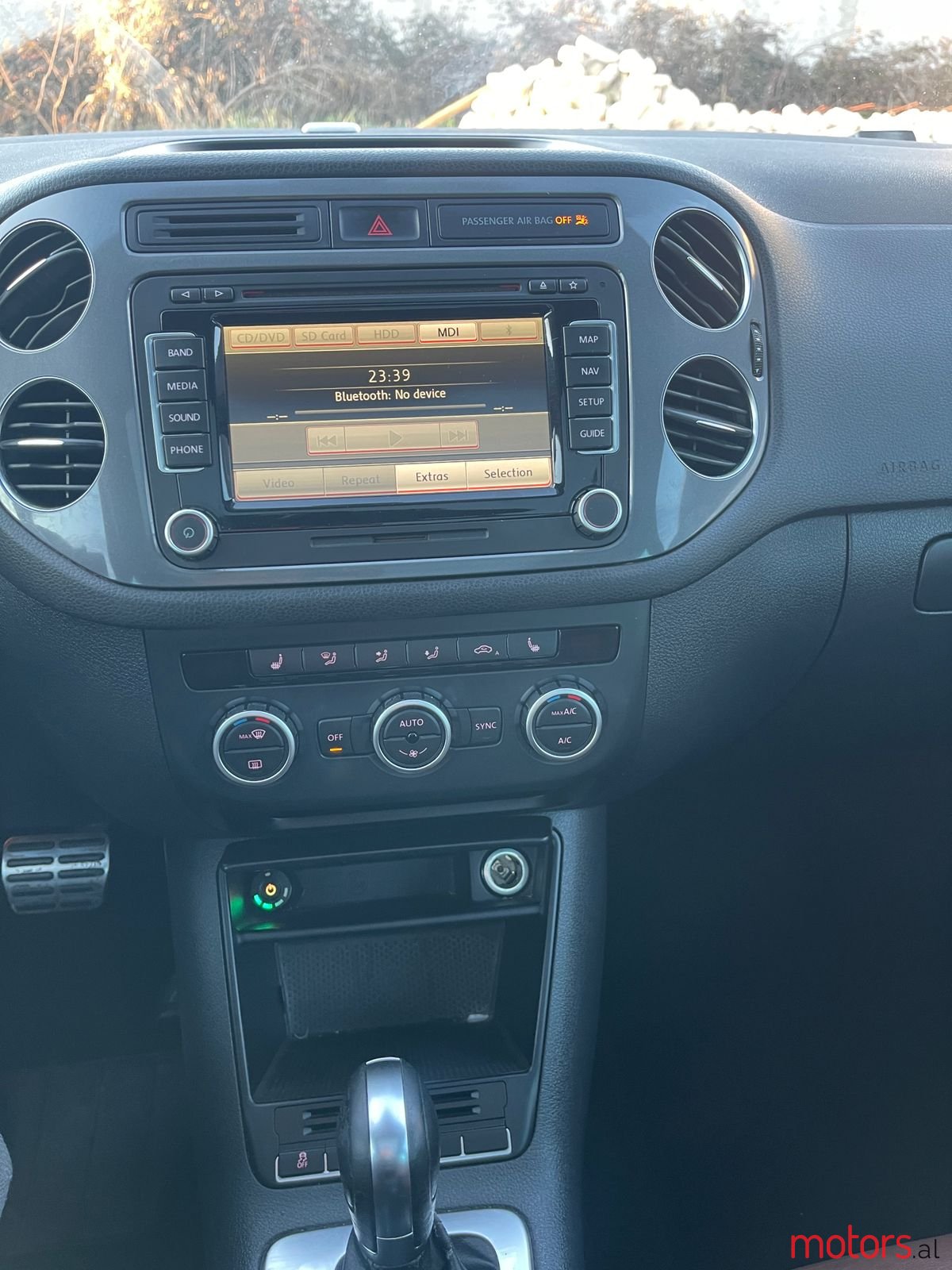 2013' Volkswagen Tiguan R-LINE photo #5