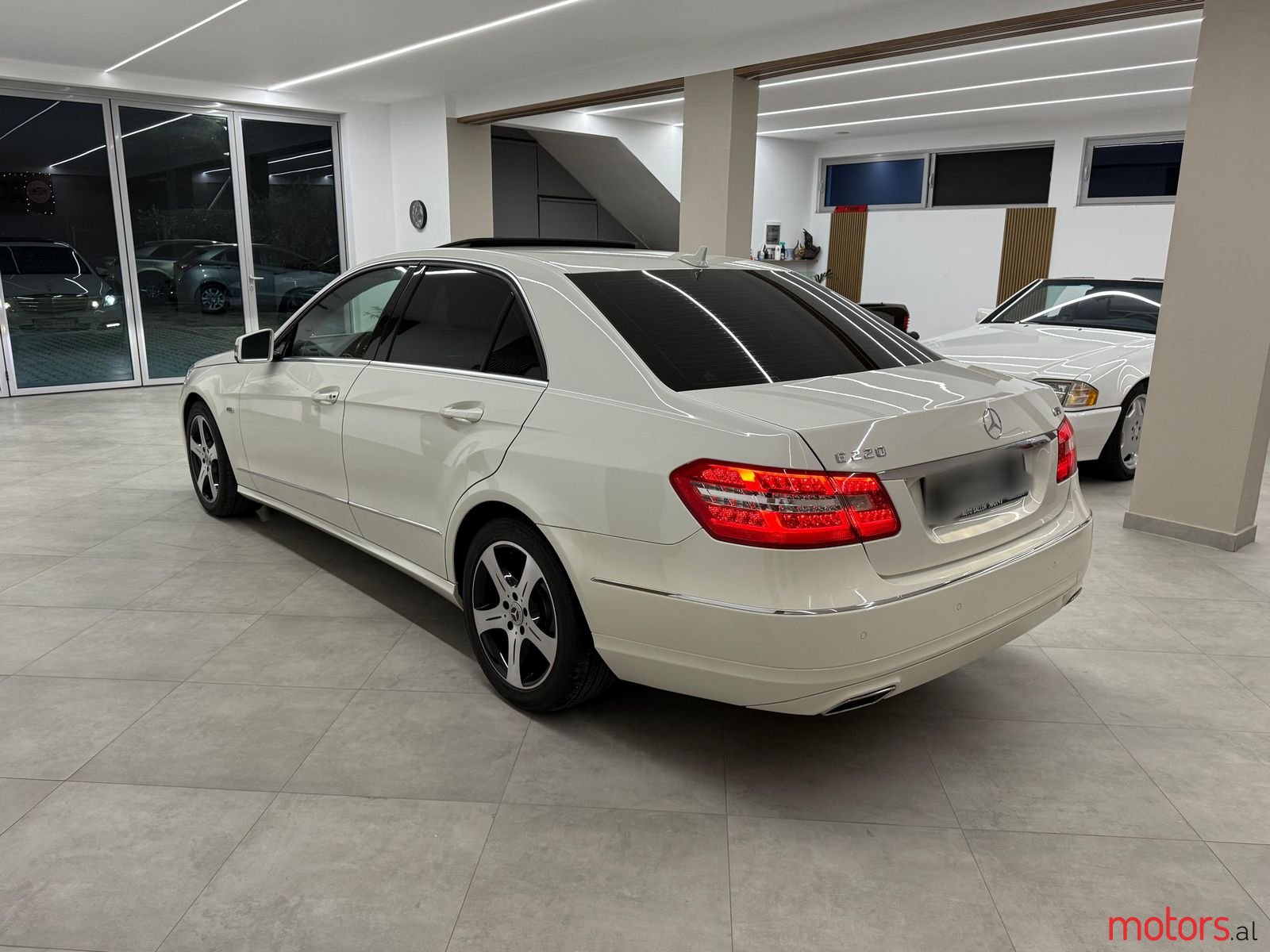 2012' Mercedes-Benz E 220 photo #1