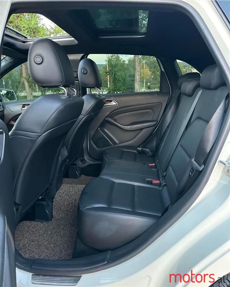 2012' Mercedes-Benz B 220 photo #3