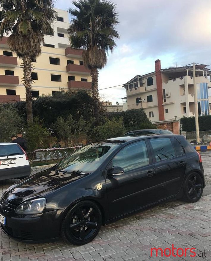 2004' Volkswagen Golf photo #1