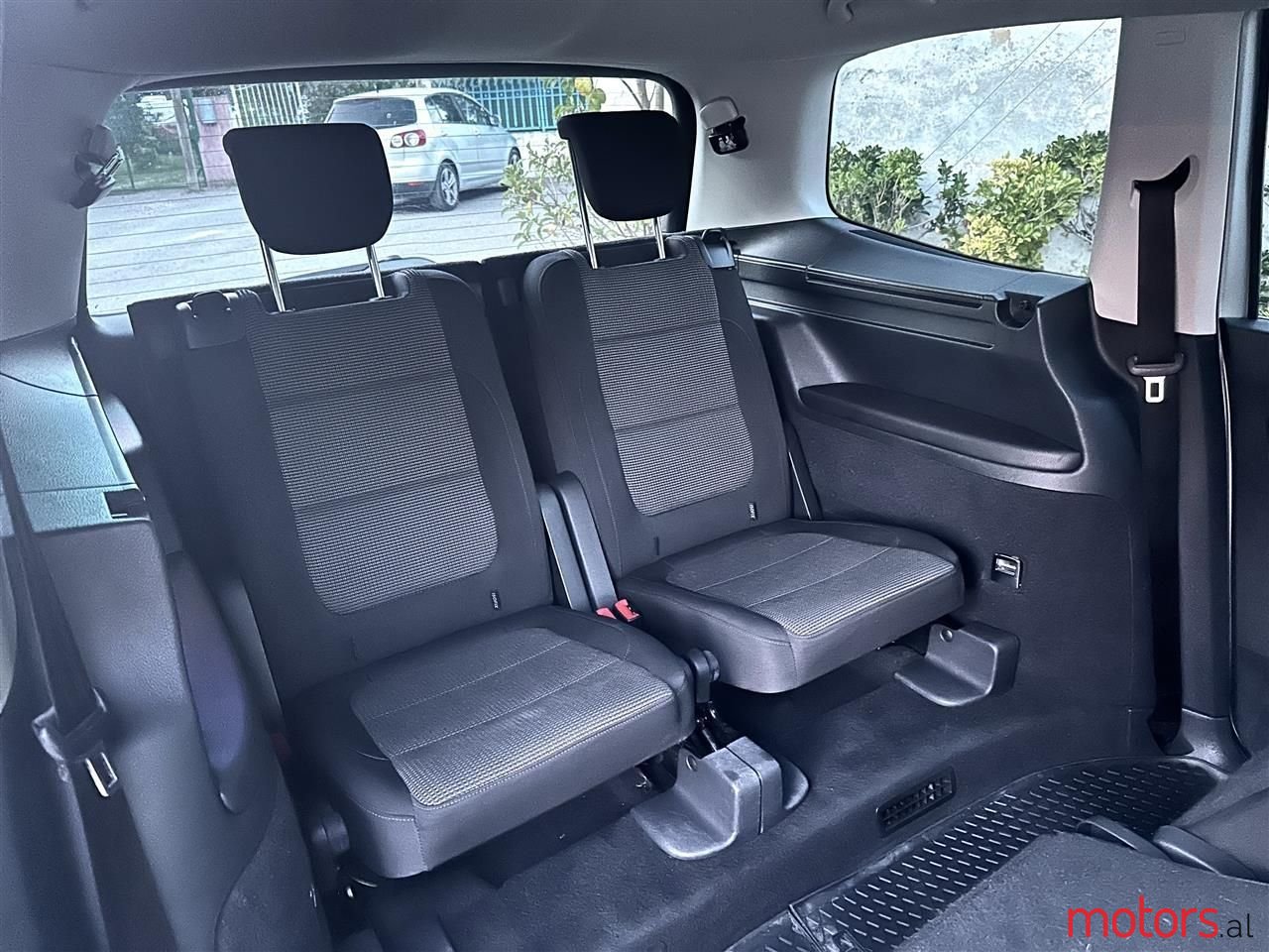 2013' Volkswagen Sharan photo #2