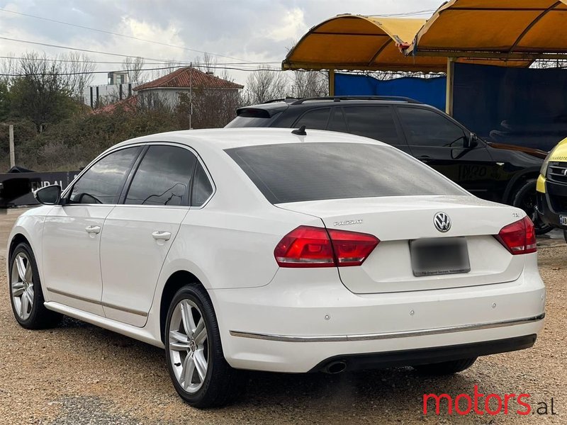 2012' Volkswagen Passat photo #5