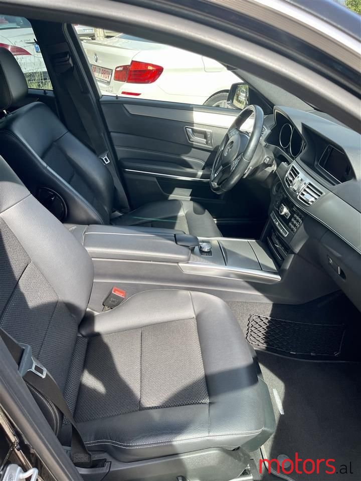 2014' Mercedes-Benz E 300 photo #3