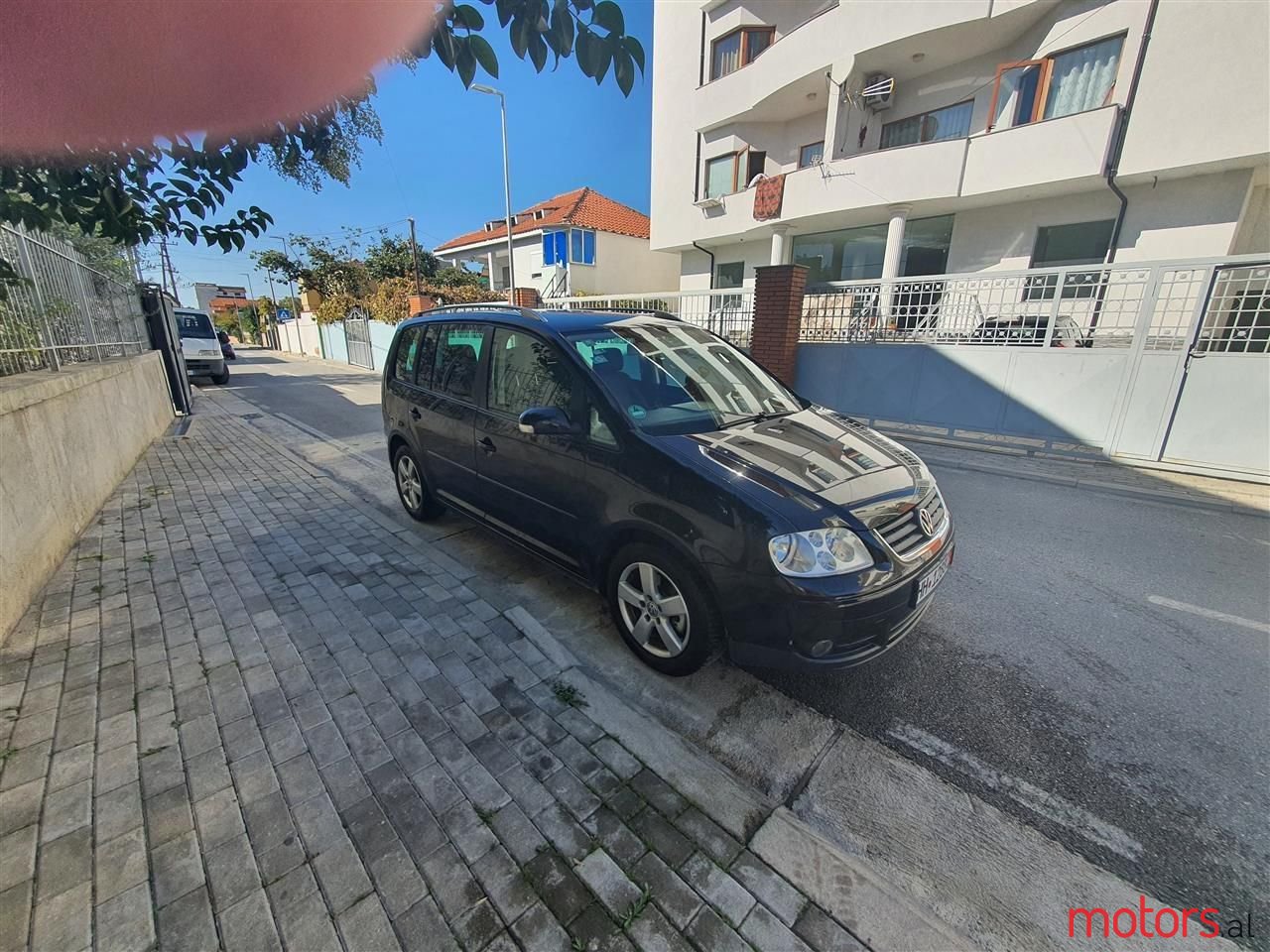 2006' Volkswagen Touran photo #1