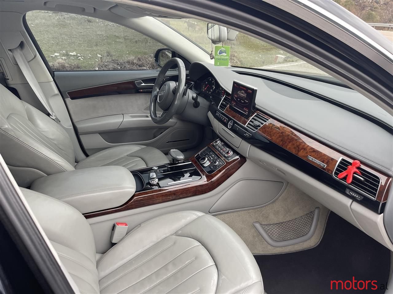 2011' Audi A8 photo #5