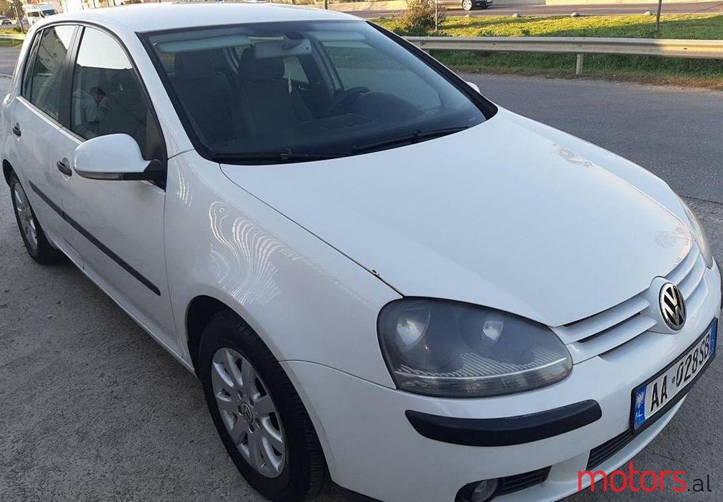 2004' Volkswagen Golf photo #1