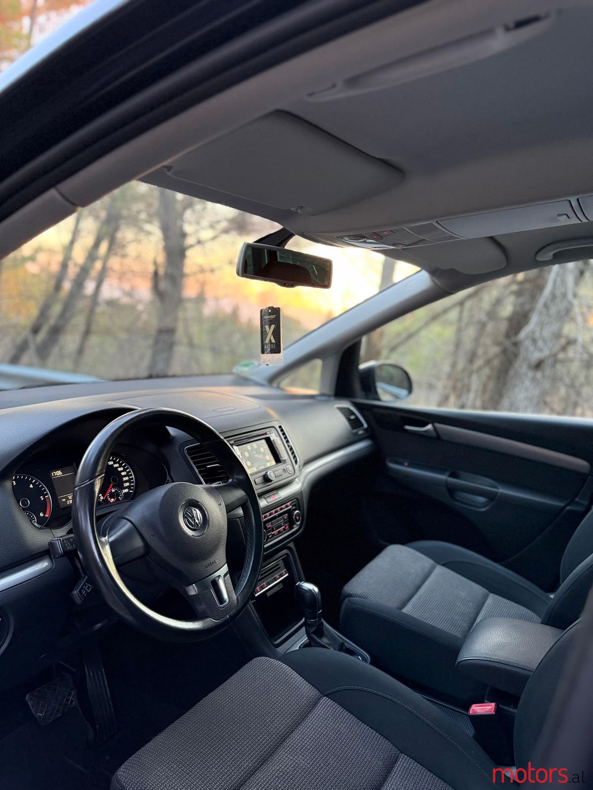 2012' Volkswagen Sharan photo #3