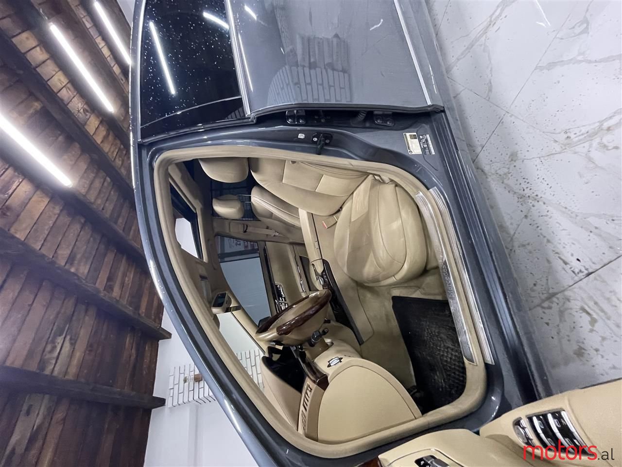 2011' Mercedes-Benz S 550 photo #3